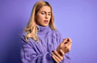 Γιατί έχετε συνέχεια κρύα χέρια και πόδια – Πώς θα τα ζεστάνετε