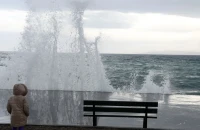 Νέο δελτίο ΕΜΥ: Ισχυρές βροχές, θυελλώδεις άνεμοι μέχρι εννέα μποφόρ και αφρικανική σκόνη