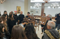 Στο Δημαρχείο Σερρών μαθήτριες και μαθητές έψαλαν τα κάλαντα