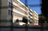 Εκτός σχολικής μονάδας η διευθύντρια του ΕΠΑΛ Χαλανδρίου που έβαζε μαθητές να σκάβουν