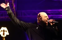 Ο Stavento δάκρυσε στη γιορτή της ΑΕΚ και ξεσήκωσε τον κόσμο με σύνθημα για την Ένωση έξω από την OPAP Arena