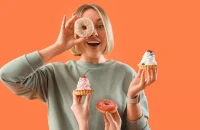 Τι θα συμβεί στο σώμα μας εάν κόψουμε τη ζάχαρη για δύο εβδομάδες; Γαστρεντερολόγος του Χάρβαρντ απαντά