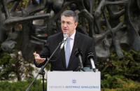 Απόστολος Τζιτζικώστας: Το Ολοκαύτωμα μάς διδάσκει ότι το μίσος δεν ξεκινάει από τα στρατόπεδα θανάτου