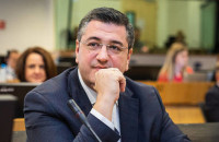 Απόστολος Τζιτζικώστας -Η εποχή της ανάπτυξης με κάθε κόστος’ στις αερομεταφορές έχει τελειώσει