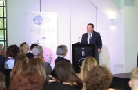 Χαρίζει το Υπουργείο Παιδείας στους ιδιοκτήτες «Εφεδρικό στρατό» συνταξιούχων