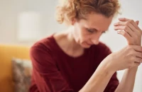 Ρευματοειδής αρθρίτιδα: Νέα μελέτη αναδεικνύει 4 πρώιμα «καμπανάκια» της νόσου