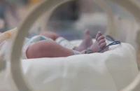 Νεκρό βρέφος 5 μηνών στην Αττική: Ξυπνήσαμε και την βρήκαμε παγωμένη, λέει η μητέρα