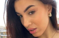 Μαρία Χολίδου: Η αυτοκράτειρα του unfollow και το βασίλειο της μικρής λίστας