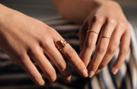 Το έξυπνο κόλπο για να σβήσεις τα σημάδια γήρανσης από τα χέρια σου χωρίς κρέμα