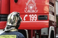 Φωτιά τώρα στα Σπάτα, καίγεται αποθήκη επιχείρησης