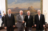 Συνάντηση Κακλαμάνη Hernandez. -Ανησυχία για τις εξελίξεις στην Μέση Ανατολή