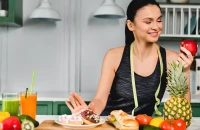 Tι θα συμβεί στο σώμα μας εάν κόψουμε τη ζάχαρη για δύο εβδομάδες; Γαστρεντερολόγος του Χάρβαρντ απαντά