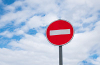 Νέες κυκλοφοριακές ρυθμίσεις στις οδούς Σπυρίδη και Μακρυγιάννη