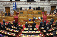 Στη μνήμη των θυμάτων του τραγικού δυστυχήματος των Τεμπών-Επετειακή αναφορά και ενός λεπτού σιγή από τη Βουλή των Ελλήνων