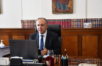 Θεόδωρος Καράογλου: Ας μην παρασυρθούμε και ας μην ανοίξουμε τα σπίτια μας στον κορωνοϊό