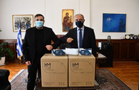 Θεόδωρος Καράογλου: Χιλιάδες μάσκες δώρισε η εταιρεία “HELLAS MED  I.K.E.”