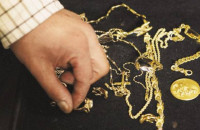 Αίγιο: «Μαϊμού» ασφαλιστής άρπαξε κοσμήματα από ηλικιωμένη