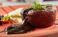 Το σουφλέ με την καρδιά ρευστής σοκολάτας θα σε κάνει να λιώσεις