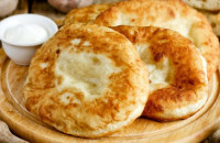 Συνταγή για αφράτα τηγανόψωμα: Το λαχταριστό σνακ που φτιάχνεται πανεύκολα