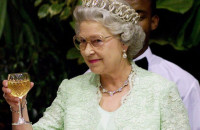 Βασίλισσα Ελισάβετ: Πώς αποφεύγει τις απόπειρες δηλητηρίασης