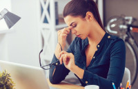 Κουρασμένα μάτια μπροστά από την οθόνη: Δοκιμάσετε τον κανόνα 20-20-20