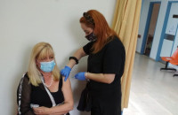 Εμβολιάστηκε η πρόεδρος του Εμπορικού Συλλόγου: Κυριακή Μηλίγκα.