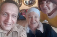 Η επίσκεψη του Μπιμπίλα στο σπίτι της Μάρθας Καραγιάννη, η συγκινητική στιγμή και το υπέροχο πορτραίτο