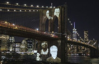 ΗΠΑ: Η Νέα Υόρκη τίμησε τους 30.000 νεκρούς της από τον κορονοϊό