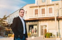 Ο Αλέξανδρος Χρυσάφης για την Παγκόσμια Ημέρα των Αδέσποτων Ζώων: Μια μεγάλη αγκαλιά και ένα σπίτι για κάθε αδέσποτο