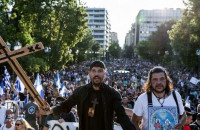 Σύνταγμα, Θεσσαλονίκη, Πάτρα, Κρήτη: Χιλιάδες ενάντια στα εμβόλια, χωρίς μάσκες και με Χριστός Ανέστη!