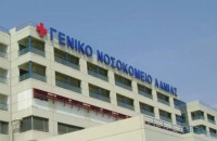 Χάος σε νοσοκομείο: Αρνήτρια ασθενής τρέχει χωρίς ρούχα στους διαδρόμους με το σταυρό στο χέρι