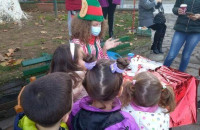 Πλημμύρησε η πλατεία της Τερπνής χριστουγεννιάτικα τραγούδια και παιδικές φωνές