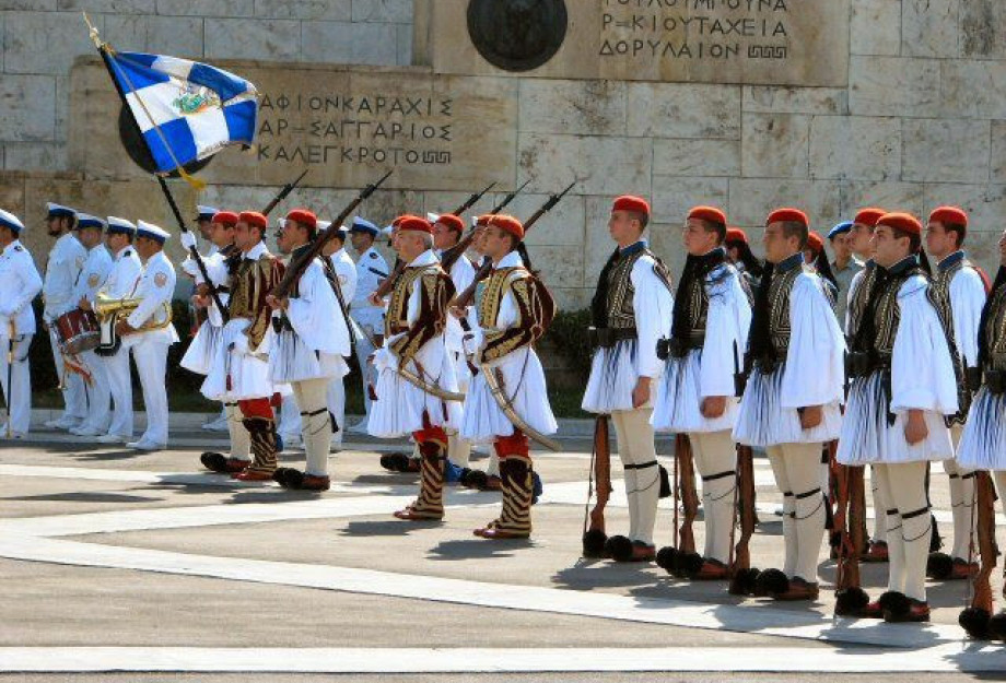 ΟΙ ΕΥΖΩΝΕΣ ΠΑΡΕΛΑΣΑΝ ΣΤΟ ΣΥΝΤΑΓΜΑ! ΟΙ ΕΥΖΩΝΕΣ ΠΑΡΕΛΑΣΑΝ ΣΤΟ ΣΥΝΤΑΓΜΑ!