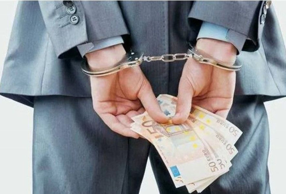 Συνελήφθη γιατρός στο Κολωνάκι για φακελάκι από καρκινοπαθή Συνελήφθη γιατρός στο Κολωνάκι για φακελάκι από καρκινοπαθή