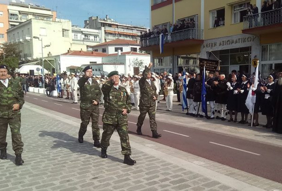 ΓΙΩΡΓΟΣ ΚΑΠΟΥΤΖΙΔΗΣ:ΠΑΡΑΚΟΛΟΥΘΗΣΕ ΤΟΝ 87ΧΡΟΝΟ ΠΑΤΕΡΑ ΤΟΥ ΝΑ ΠΑΡΕΛΑΥΝΕΙ ΓΙΩΡΓΟΣ ΚΑΠΟΥΤΖΙΔΗΣ:ΠΑΡΑΚΟΛΟΥΘΗΣΕ ΤΟΝ 87ΧΡΟΝΟ ΠΑΤΕΡΑ ΤΟΥ ΝΑ ΠΑΡΕΛΑΥΝΕΙ