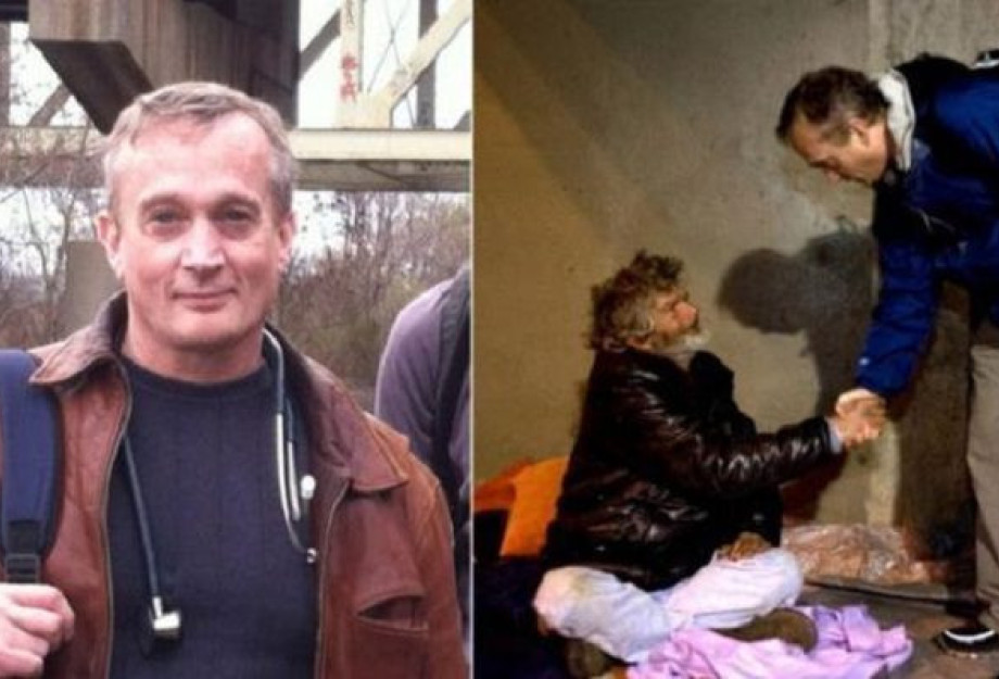 Όταν όλοι κοιμούνται, ένας γιατρός βγαίνει στους δρόμους κάθε βράδυ για να βοηθήσει τους άστεγους Όταν όλοι κοιμούνται, ένας γιατρός βγαίνει στους δρόμους κάθε βράδυ για να βοηθήσει τους άστεγους
