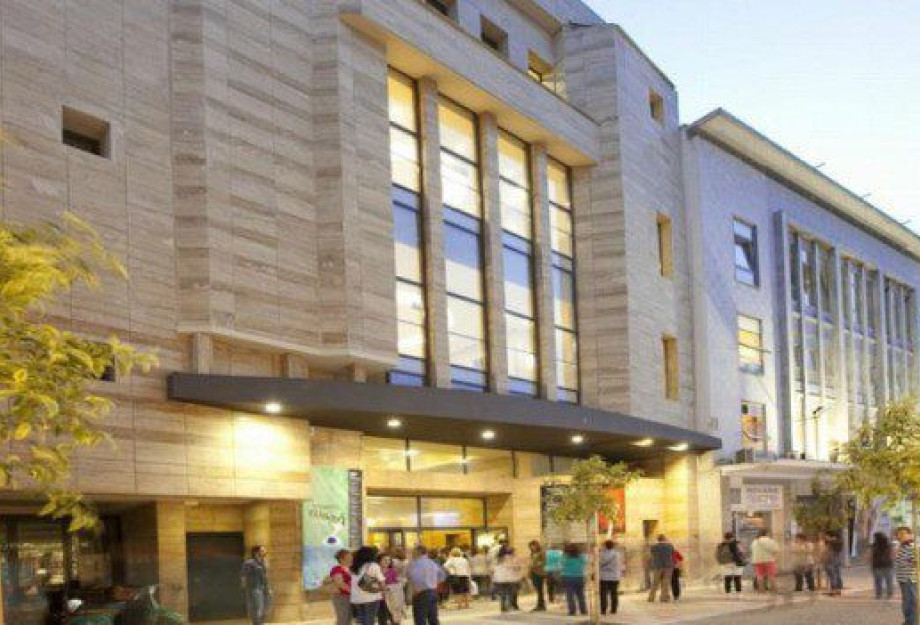 Στο Δημοτικό Θέατρο «Αστέρια», την Κυριακή η παράσταση Ο Άνθρωπος Ανεμιστήρας ή Πώς να Ντύσετε έναν Ελέφαντα Στο Δημοτικό Θέατρο «Αστέρια», την Κυριακή η παράσταση Ο Άνθρωπος Ανεμιστήρας ή Πώς να Ντύσετε έναν Ελέφαντα