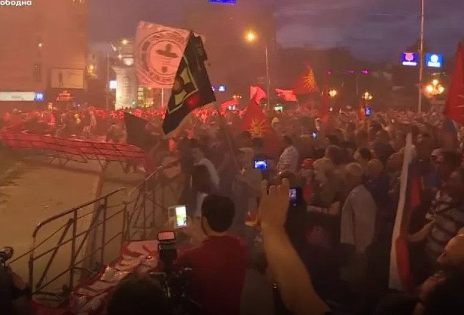 «ΕΧΕΙΣ ΔΙΟΡΙΑ 7 ΗΜΕΡΕΣ – Η ΣΥΜΦΩΝΙΑ ΤΩΝ ΠΡΕΣΠΩΝ ΕΙΝΑΙ ΝΕΚΡΗ» «ΕΧΕΙΣ ΔΙΟΡΙΑ 7 ΗΜΕΡΕΣ – Η ΣΥΜΦΩΝΙΑ ΤΩΝ ΠΡΕΣΠΩΝ ΕΙΝΑΙ ΝΕΚΡΗ»
