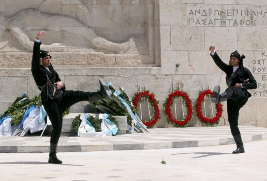 Για πρώτη φορά, τέσσερις Πόντιοι Εύζωνες στην Αλλαγή Φρουράς τη 19η Μαΐου Για πρώτη φορά, τέσσερις Πόντιοι Εύζωνες στην Αλλαγή Φρουράς τη 19η Μαΐου