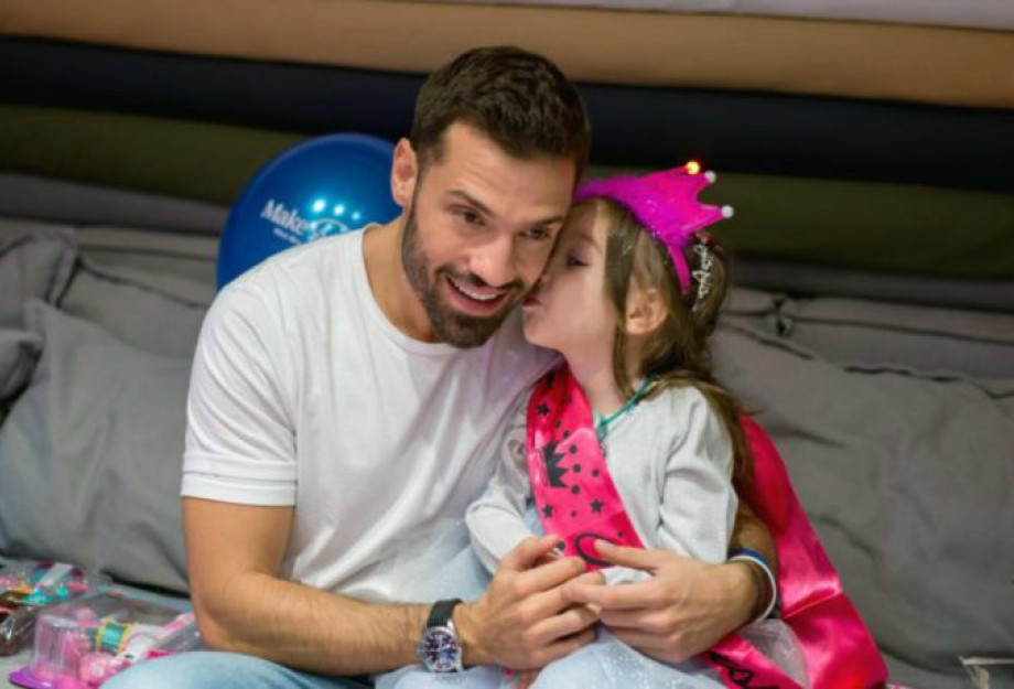 Ο ΚΩΝΣΤΑΝΤΙΝΟΣ ΑΡΓΥΡΟΣ ΜΑΣ ΣΥΓΚΙΝΕΙ! Η ΠΡΑΞΗ ΑΓΑΠΗΣ ΚΑΙ Η ΕΠΙΘΥΜΙΑ ΠΟΥ ΕΓΙΝΕ ΠΡΑΓΜΑΤΙΚΟΤΗΤΑ! Ο ΚΩΝΣΤΑΝΤΙΝΟΣ ΑΡΓΥΡΟΣ ΜΑΣ ΣΥΓΚΙΝΕΙ! Η ΠΡΑΞΗ ΑΓΑΠΗΣ ΚΑΙ Η ΕΠΙΘΥΜΙΑ ΠΟΥ ΕΓΙΝΕ ΠΡΑΓΜΑΤΙΚΟΤΗΤΑ!
