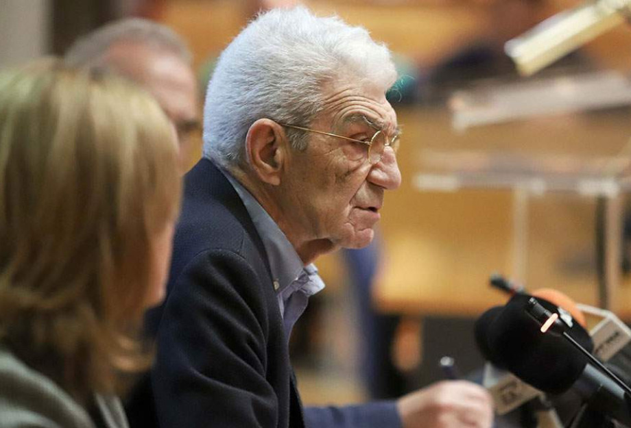 ΜΠΟΥΤΑΡΗΣ: «ΔΙΑΦΩΝΩ ΜΕ ΤΟ ΝΑ ΔΙΝΕΙ Ο ΔΗΜΑΡΧΟΣ «ΔΑΧΤΥΛΙΔΙ»! ΜΠΟΥΤΑΡΗΣ: «ΔΙΑΦΩΝΩ ΜΕ ΤΟ ΝΑ ΔΙΝΕΙ Ο ΔΗΜΑΡΧΟΣ «ΔΑΧΤΥΛΙΔΙ»!