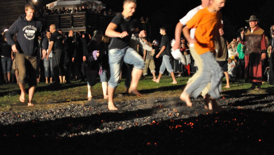 Τουριστικός προορισμός η Αγία Ελένη: Κόσμος και κοσμάκης στα Αναστενάρια