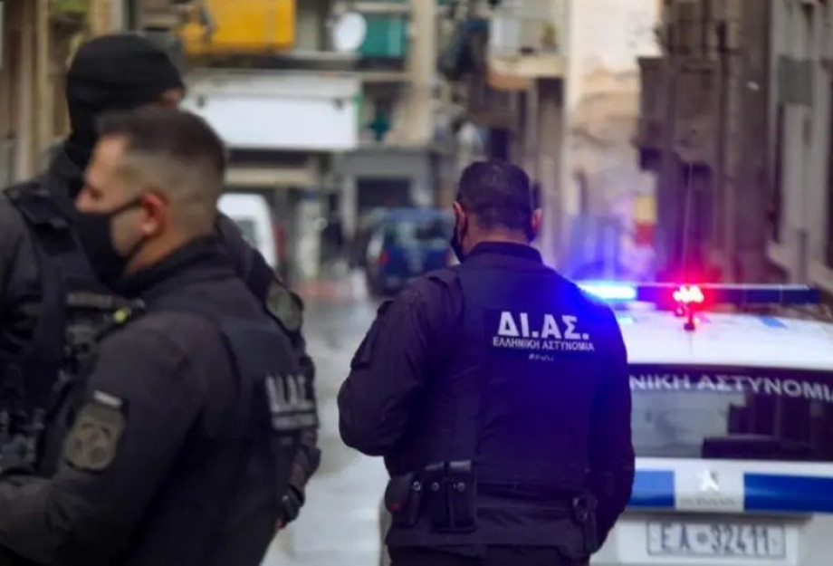 Τρόμος στην Πατησίων: Ληστές δάγκωσαν και ξυλοκόπησαν 30χρονο για να του αρπάξουν κινητό και πορτοφόλι Τρόμος στην Πατησίων: Ληστές δάγκωσαν και ξυλοκόπησαν 30χρονο για να του αρπάξουν κινητό και πορτοφόλι