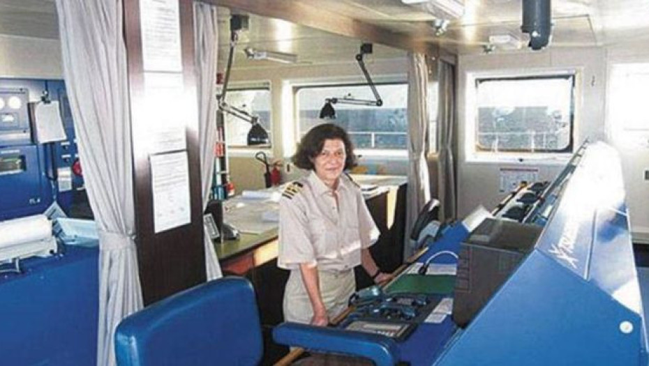 Καπετάνισσα από την Κρήτη κουμαντάρει φορτηγό πλοίο και δαμάζει τις θάλασσες