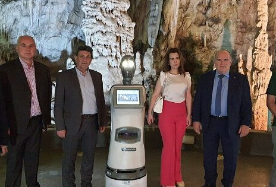 Επίσκεψη Καββαθά στο Σπήλαιο Αλιστράτης Επίσκεψη Καββαθά στο Σπήλαιο Αλιστράτης