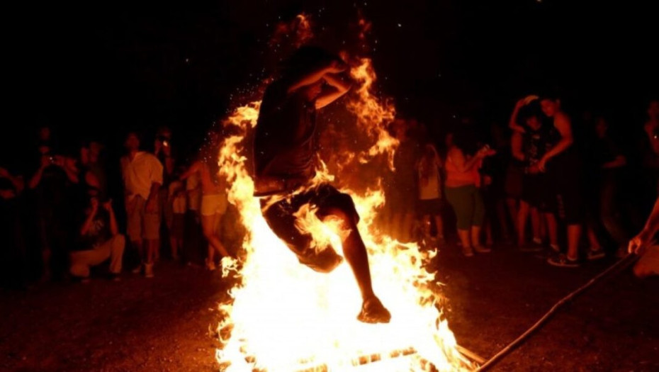 Την Πέμπτη στις 8 μ.μ ο «Κλήδονας στο Ιμαρέτ»: Και στην Βαμβακούσα το έθιμο του Άη-Γιάννη του Κλήδονα