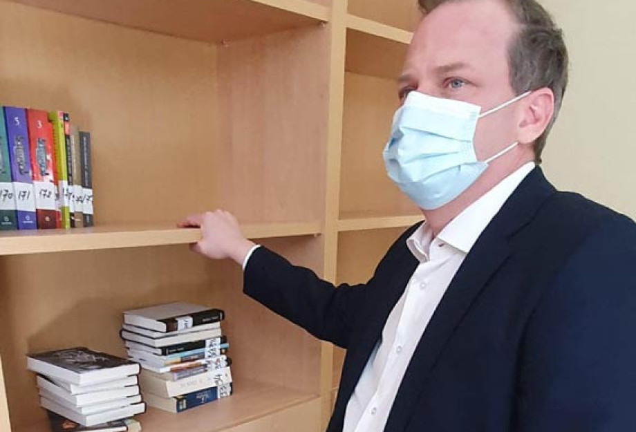 Μετά την υπόσχεση Καραμανλή και την συμβολή της ΚΤΥΠ: Το 1ο γυμνάσιο απέκτησε βιβλιοθήκη Μετά την υπόσχεση Καραμανλή και την συμβολή της ΚΤΥΠ: Το 1ο γυμνάσιο απέκτησε βιβλιοθήκη
