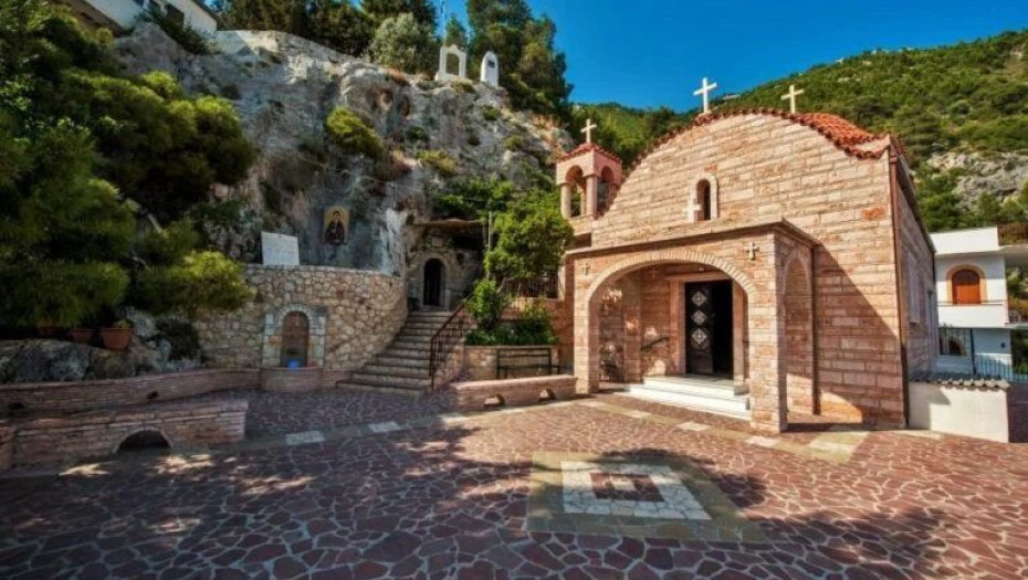 Λουτράκι: Η Ιερά Μονή Αγίου Παταπίου όπου φυλάσσεται η Τιμία Κάρα της Αγίας Υπομονής