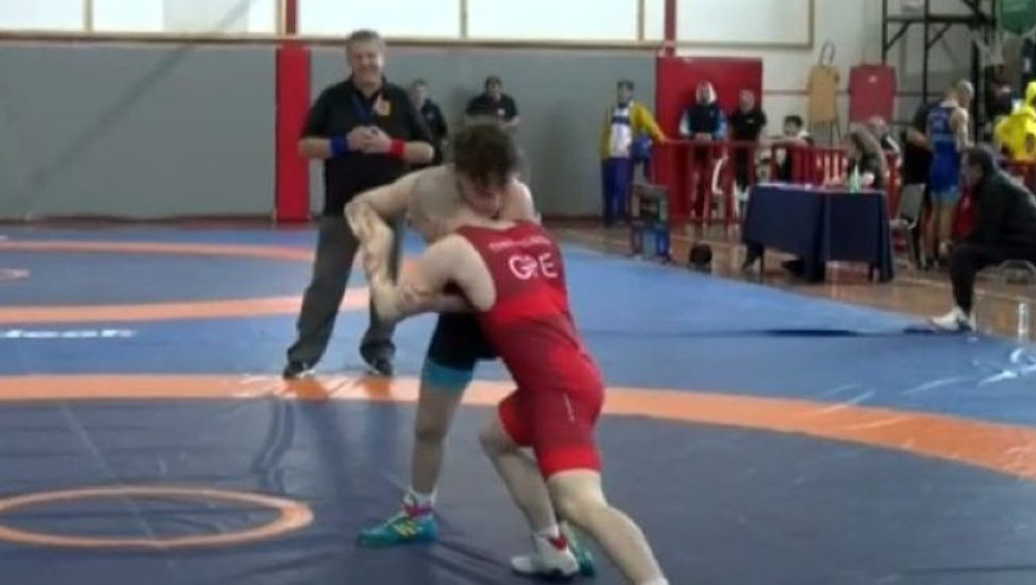 Στο κλειστό γυμναστήριο της Ομόνοιας: Πέτυχαν οι αγώνες ελληνορωμαϊκής – ελευθέρας και γυναικείας πάλης