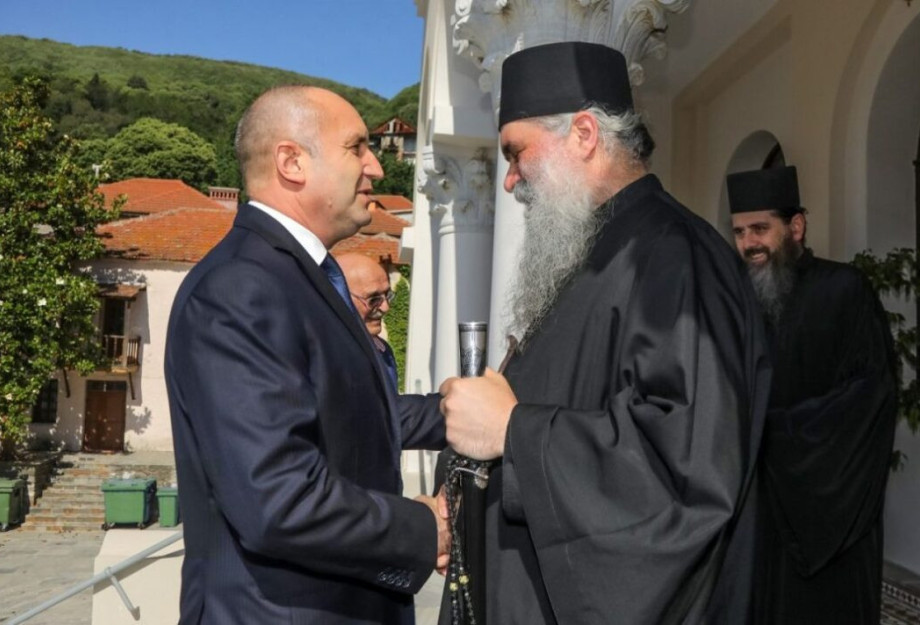 Ο Βούλγαρος πρόεδρος Ρούμεν Ράντεφ πραγματοποίησε Προσκυνηματική επίσκεψη στην Αθωνική Πολιτεία Ο Βούλγαρος πρόεδρος Ρούμεν Ράντεφ πραγματοποίησε Προσκυνηματική επίσκεψη στην Αθωνική Πολιτεία